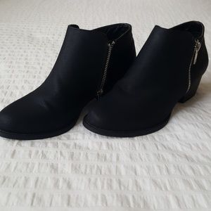 Black Unionbay booties